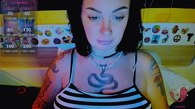 Snapshot of EllieOz chatting on 11/26/25, 02:07 EllieOz online show from 11/26/25, 02:07