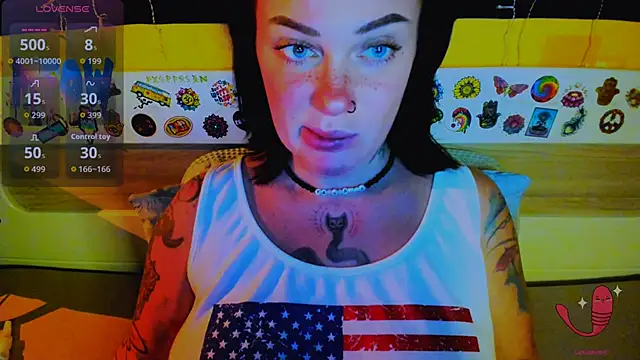 Snapshot of EllieOz chatting on 12/14/25, 02:55 EllieOz online show from 12/14/25, 02:55