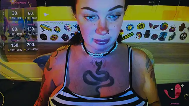 Snapshot of EllieOz chatting on 01/06/26, 03:27 EllieOz online show from 01/06/26, 03:27