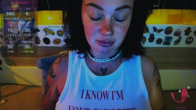 Snapshot of EllieOz chatting on 01/15/26, 01:05 EllieOz online show from 01/15/26, 01:05