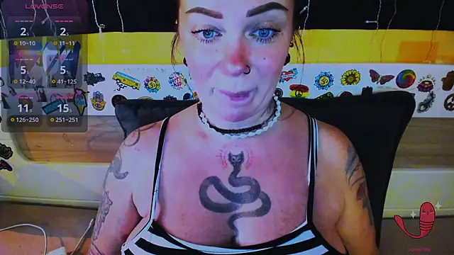 Snapshot of EllieOz chatting on 02/16/26, 01:40 EllieOz online show from 02/16/26, 01:40