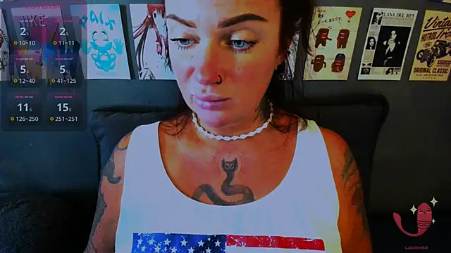 Snapshot of EllieOz chatting on 04/10/26, 01:16 EllieOz online show from 04/10/26, 01:16