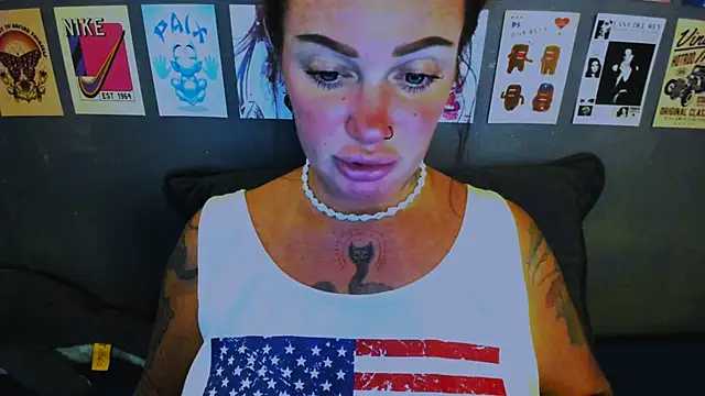 Snapshot of EllieOz chatting on 04/13/26, 04:56 EllieOz online show from 04/13/26, 04:56