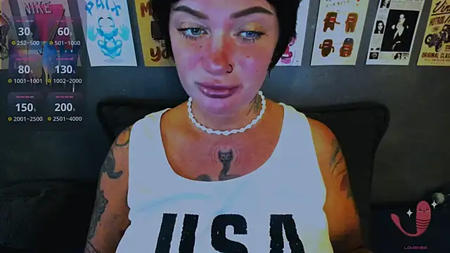 Snapshot of EllieOz chatting on 05/27/26, 04:26 EllieOz online show from 05/27/26, 04:26