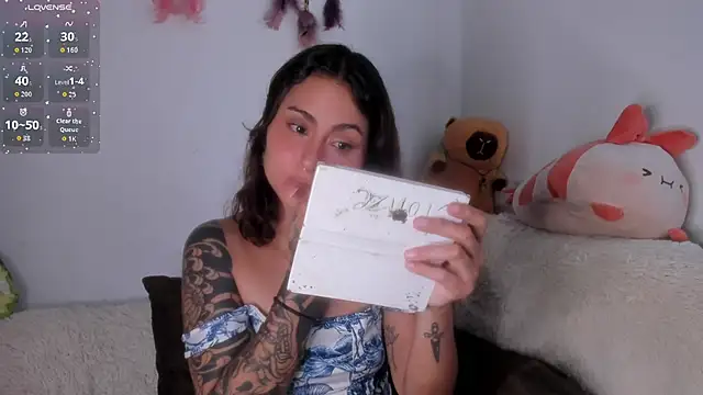 Violette-Ramirez01 online show from 02/18/26, 09:00