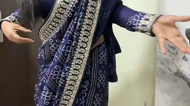 Snapshot of julie_08 chatting on 12/10/24, 10:58 julie 08 online show from 12/10/24, 10:58