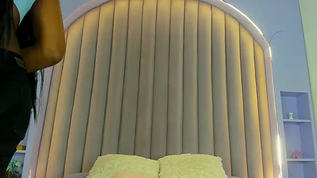 nahomi campbell online show from 02/19/25, 07:27