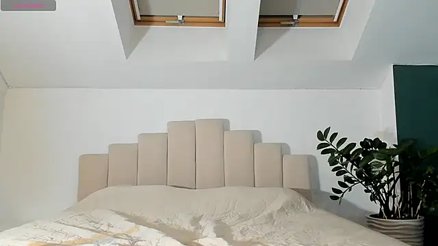 LunAnna online show from 09/28/25, 06:46