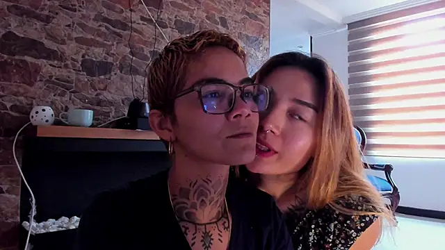 Snapshot of anaroman01 chatting on 12/28/24, 04:52 anaroman01 online show from 12/28/24, 04:52