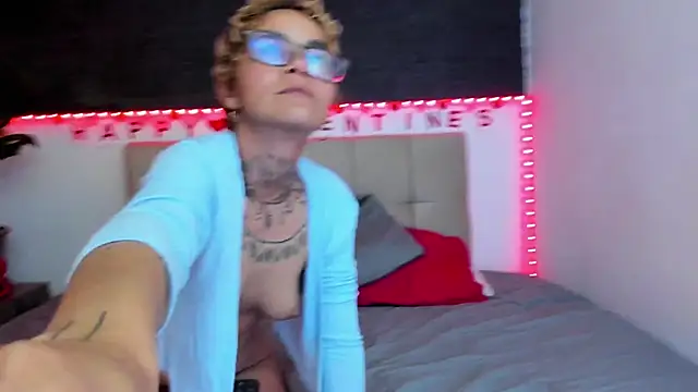 Snapshot of anaroman01 chatting on 02/08/25, 07:27 anaroman01 online show from 02/08/25, 07:27