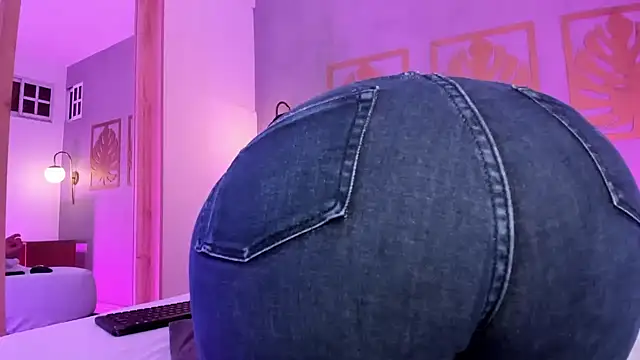 Snapshot of majo_rosse_ chatting on 11/04/25, 07:46 majo rosse online show from 11/04/25, 07:46