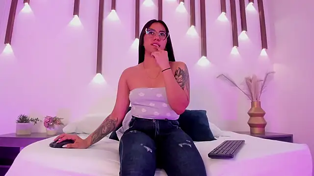 Snapshot of majo_rosse_ chatting on 02/19/26, 07:32 majo rosse online show from 02/19/26, 07:32