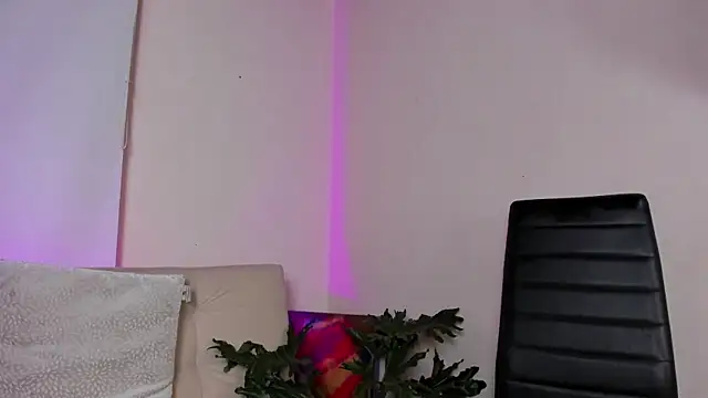 Snapshot of roselinedior chatting on 12/19/24, 04:24 roselinedior online show from 12/19/24, 04:24