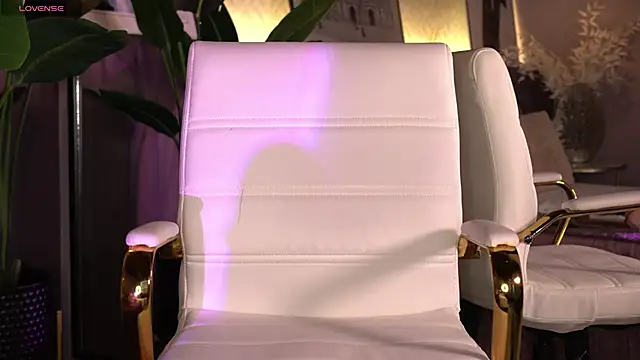 Snapshot of ElleDiane chatting on 03/07/25, 04:13 ElleDiane online show from 03/07/25, 04:13