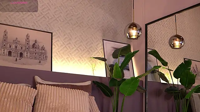 Snapshot of ElleDiane chatting on 09/22/25, 10:34 ElleDiane online show from 09/22/25, 10:34