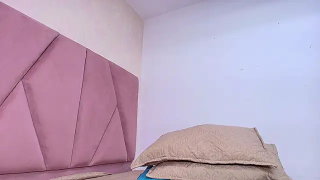 arl chloee online show from 02/25/25, 03:09