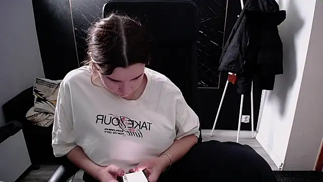 littleviki7 online show from 11/24/25, 11:21