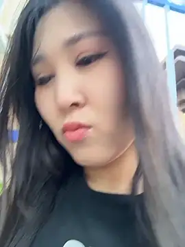 Snapshot of Fannywell chatting on 06/08/26, 11:21 Fannywell online show from 06/08/26, 11:21
