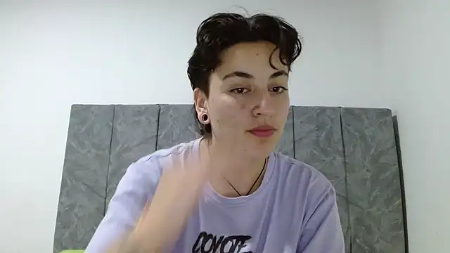Snapshot of linda_33 chatting on 09/15/25, 12:21 linda 33 online show from 09/15/25, 12:21