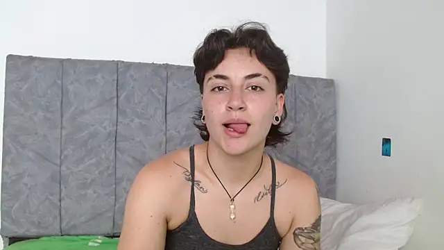 linda 33 online show from 11/05/25, 06:41