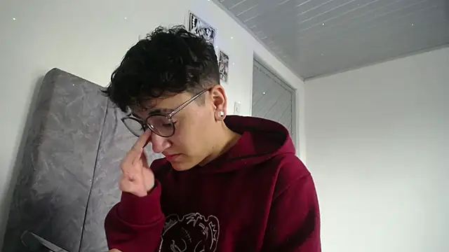 linda 33 online show from 03/30/26, 05:25