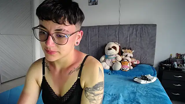 linda 33 online show from 04/13/26, 03:39