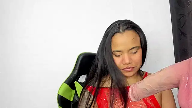 leila 22 online show from 02/11/25, 04:46