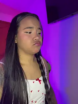 leila 22 online show from 10/23/25, 07:18