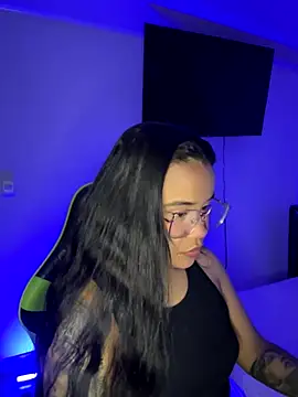 leila 22 online show from 11/29/25, 08:06