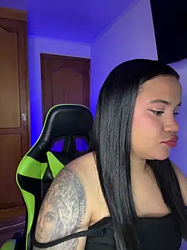 leila 22 online show from 04/05/26, 08:00