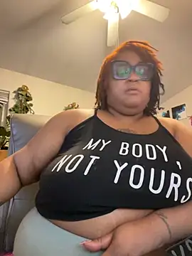 Snapshot of kweenxkarma chatting on 11/25/25, 08:14 kweenxkarma online show from 11/25/25, 08:14
