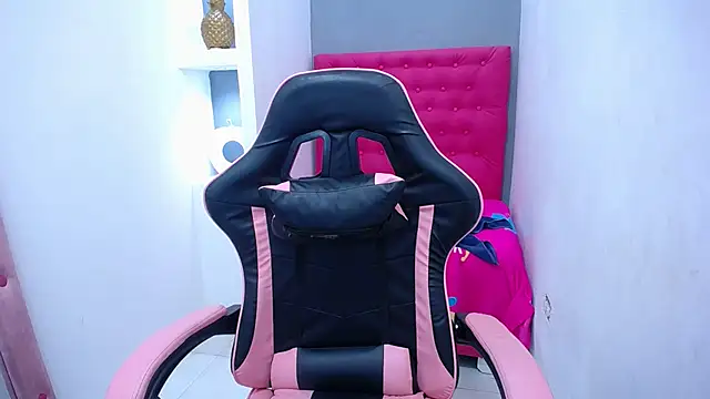 KatrinaQueen1 online show from 01/12/26, 10:04