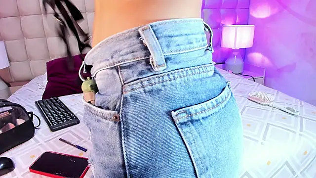 AnneDixie online show from 03/11/25, 03:05