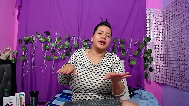 hazel 34 online show from 02/12/25, 12:58