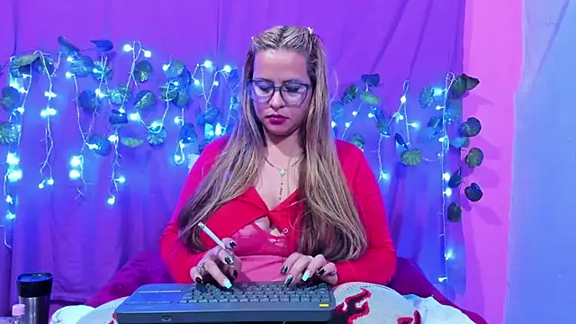 hazel 34 online show from 03/15/25, 08:26