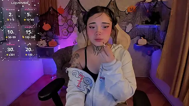 mia catt05 online show from 10/26/25, 07:14