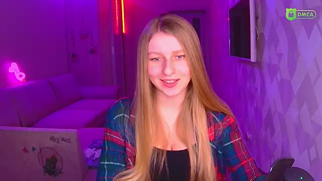 Snapshot of AmaliaQueen chatting on 12/14/24, 02:10 AmaliaQueen online show from 12/14/24, 02:10