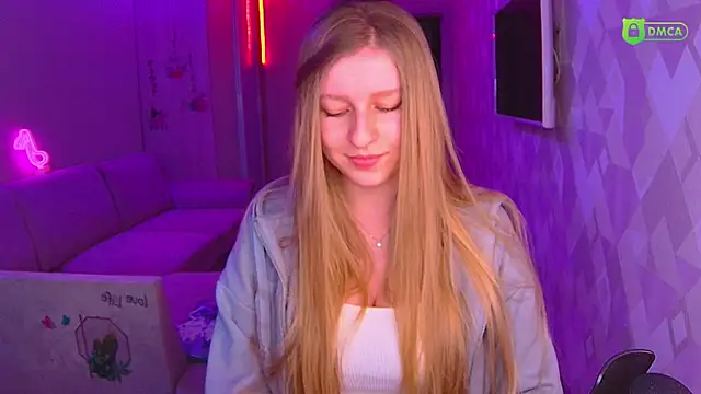 Snapshot of AmaliaQueen chatting on 12/18/24, 01:23 AmaliaQueen online show from 12/18/24, 01:23