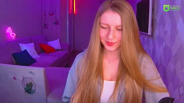 Snapshot of AmaliaQueen chatting on 02/13/25, 02:42 AmaliaQueen online show from 02/13/25, 02:42