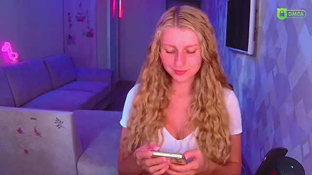 Snapshot of AmaliaQueen chatting on 09/20/25, 02:07 AmaliaQueen online show from 09/20/25, 02:07