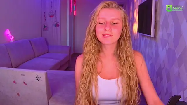 Snapshot of AmaliaQueen chatting on 09/22/25, 03:03 AmaliaQueen online show from 09/22/25, 03:03