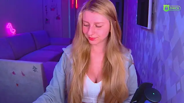 Snapshot of AmaliaQueen chatting on 11/07/25, 01:55 AmaliaQueen online show from 11/07/25, 01:55