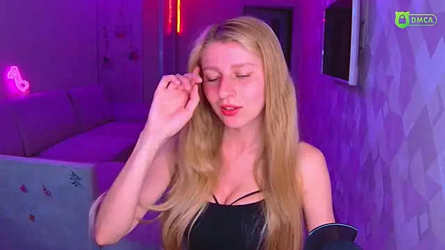 Snapshot of AmaliaQueen chatting on 11/09/25, 01:42 AmaliaQueen online show from 11/09/25, 01:42