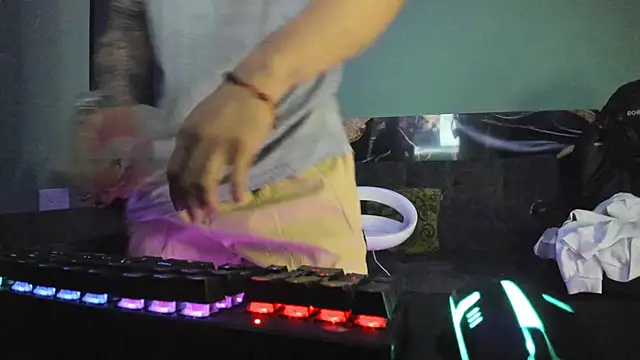 Snapshot of Sisoyalejo420 chatting on 02/03/26, 02:53 Sisoyalejo420 online show from 02/03/26, 02:53