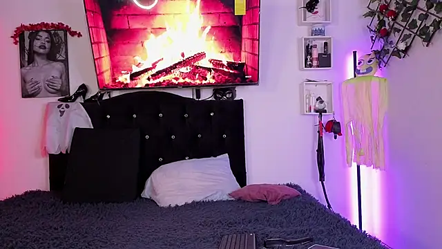 Alaia Asuka online show from 10/19/25, 11:16