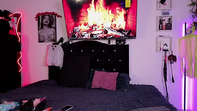 Alaia Asuka online show from 10/22/25, 12:11