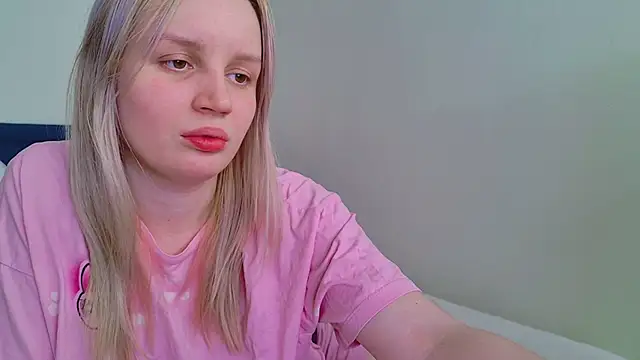 Snapshot of Beatrica_Klein chatting on 04/04/26, 03:20 Beatrica Klein online show from 04/04/26, 03:20
