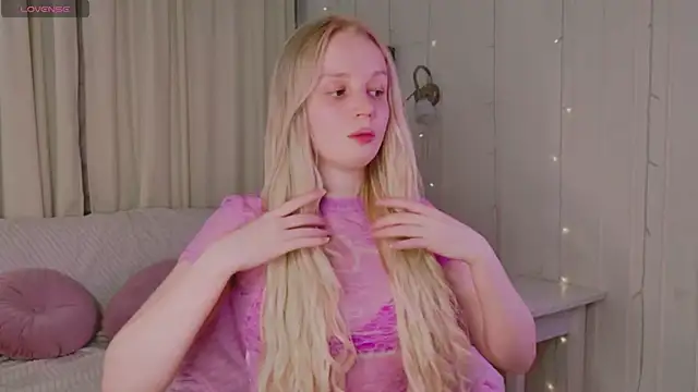 Snapshot of Beatrica_Klein chatting on 04/16/26, 03:57 Beatrica Klein online show from 04/16/26, 03:57