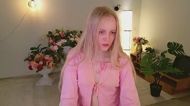 Snapshot of Beatrica_Klein chatting on 04/19/26, 02:05 Beatrica Klein online show from 04/19/26, 02:05