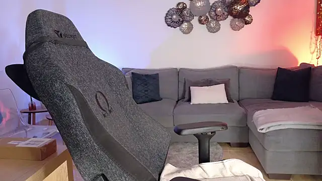 angela 88 online show from 02/25/25, 07:36